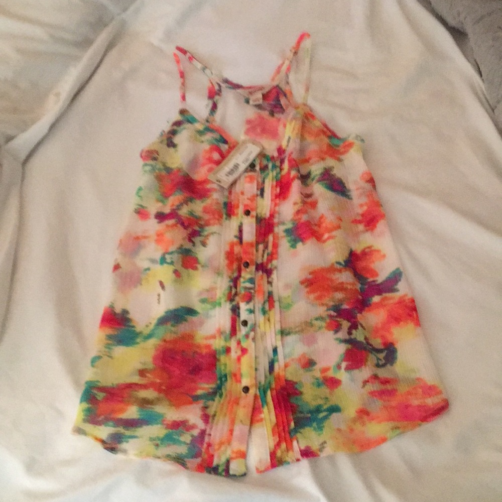 🌷🌺🍀 Foral tank top. NWT. XS☘️🌹🌸